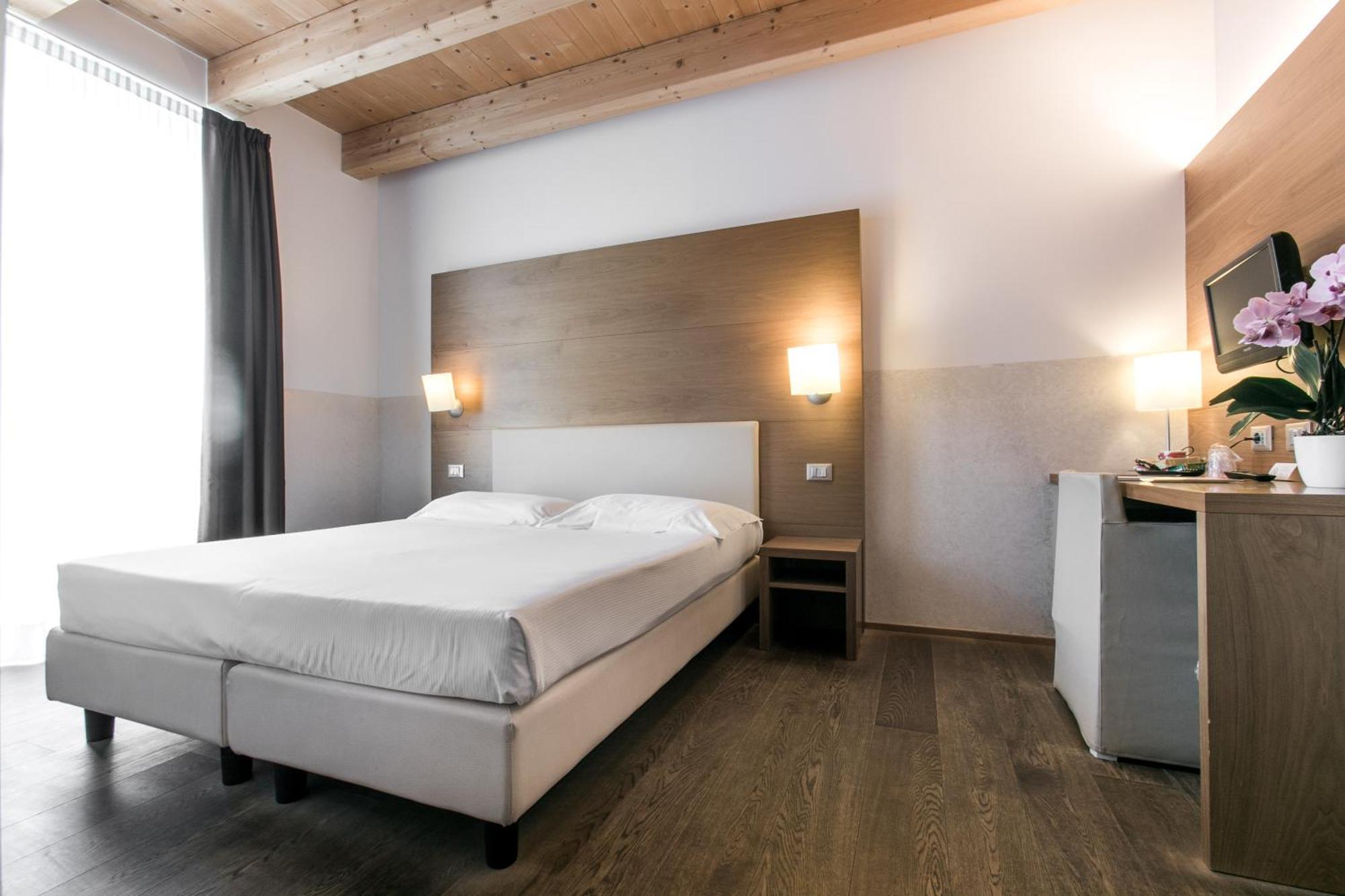 דוסובונו Hotel Opera מראה חיצוני תמונה