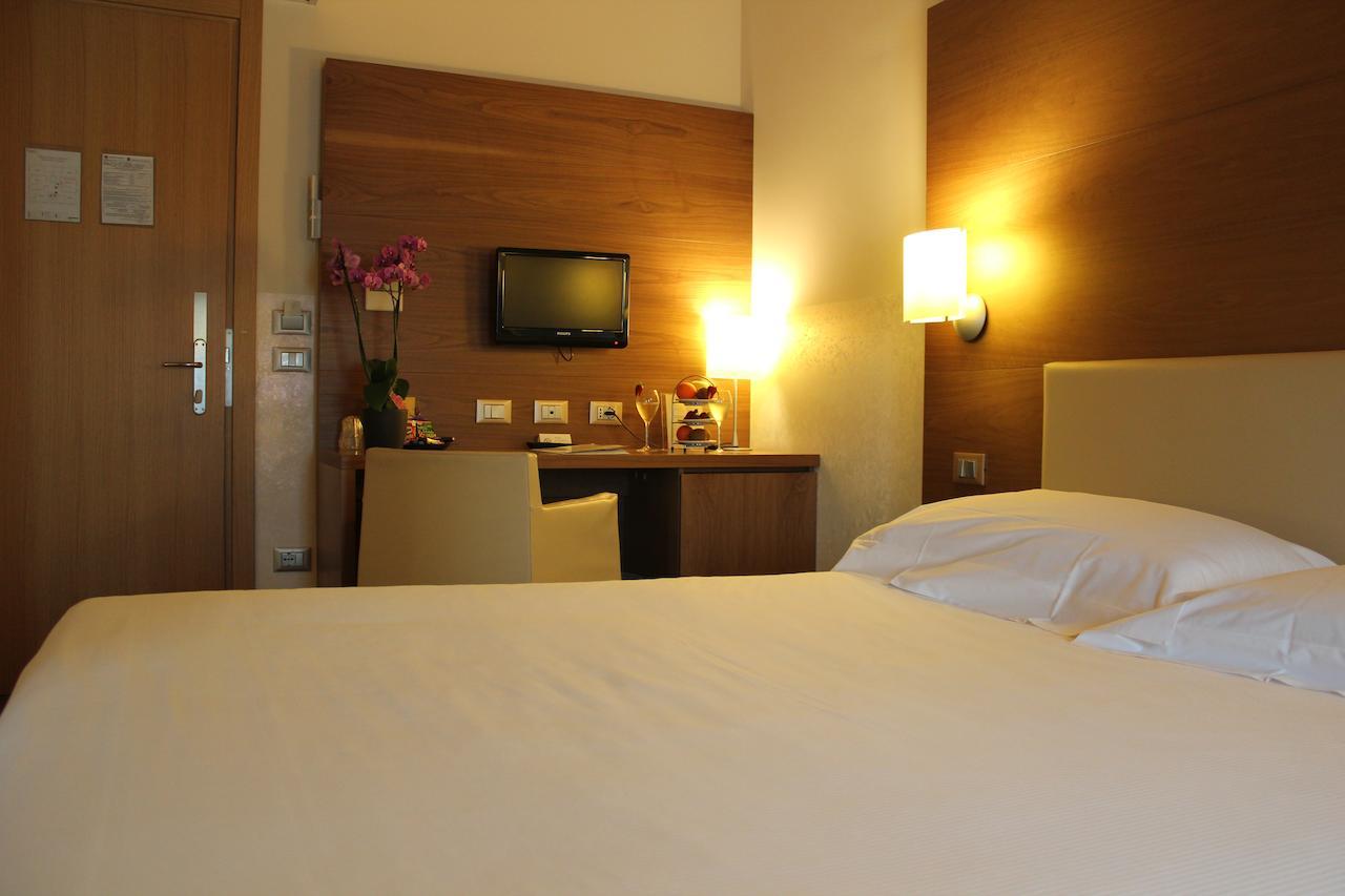 דוסובונו Hotel Opera חדר תמונה