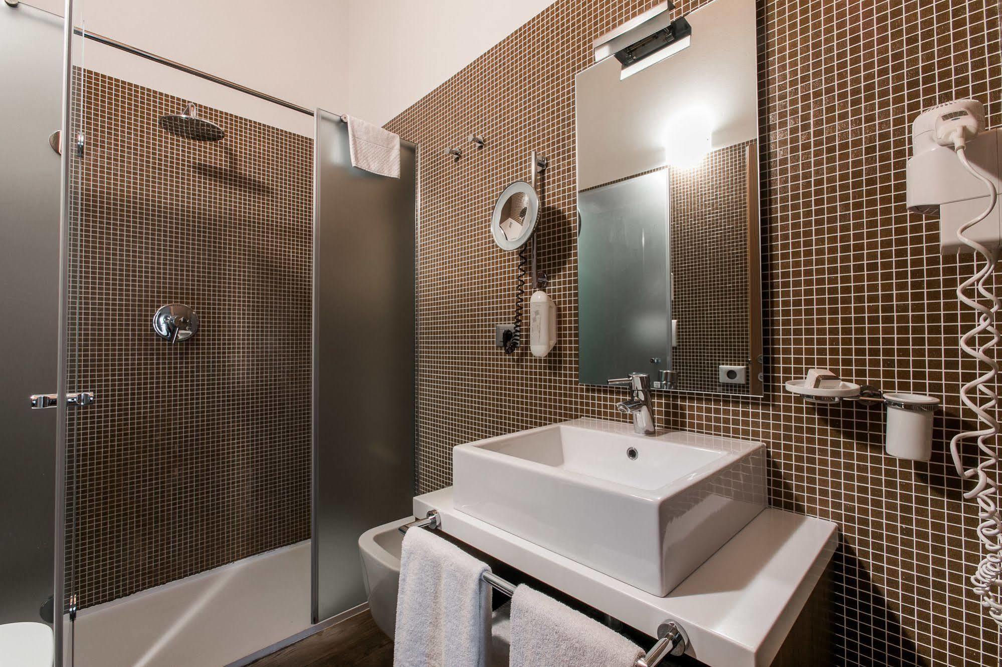 דוסובונו Hotel Opera מראה חיצוני תמונה
