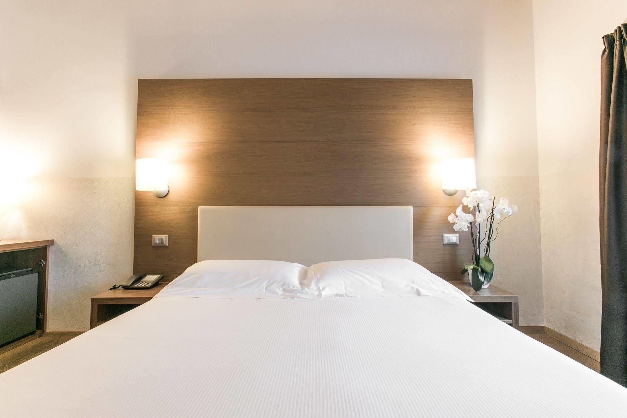 דוסובונו Hotel Opera מראה חיצוני תמונה