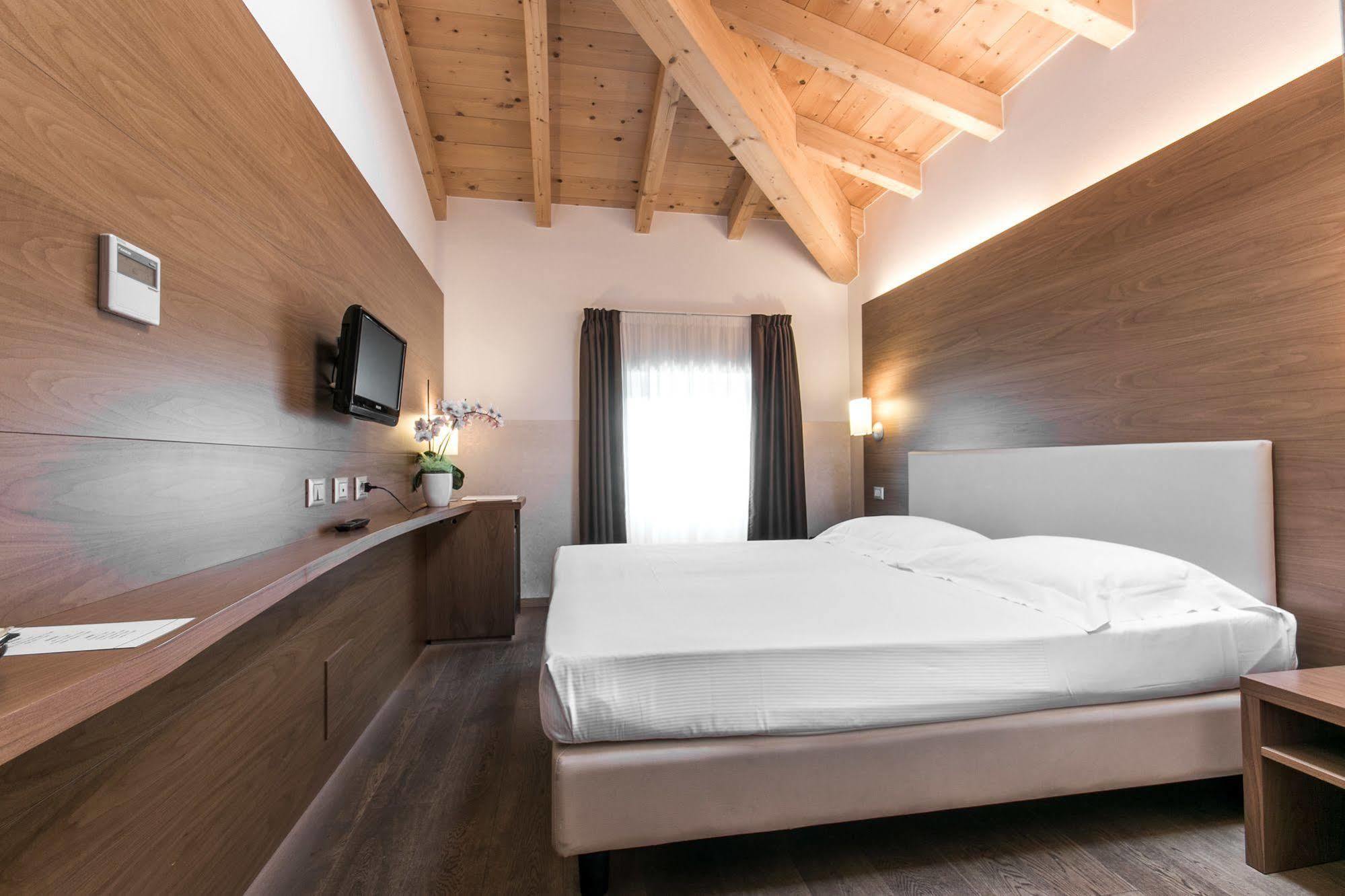 דוסובונו Hotel Opera מראה חיצוני תמונה