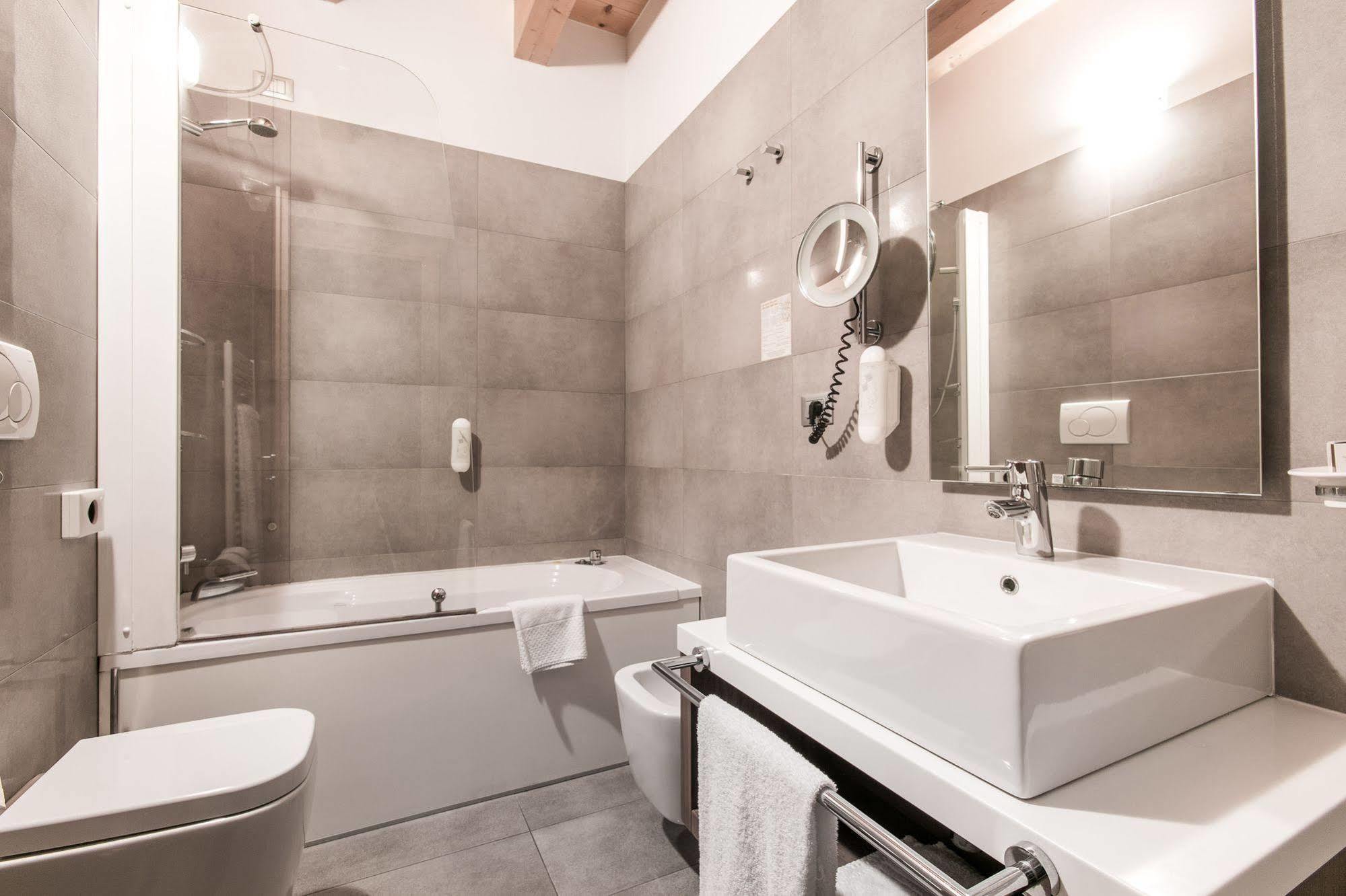 דוסובונו Hotel Opera מראה חיצוני תמונה